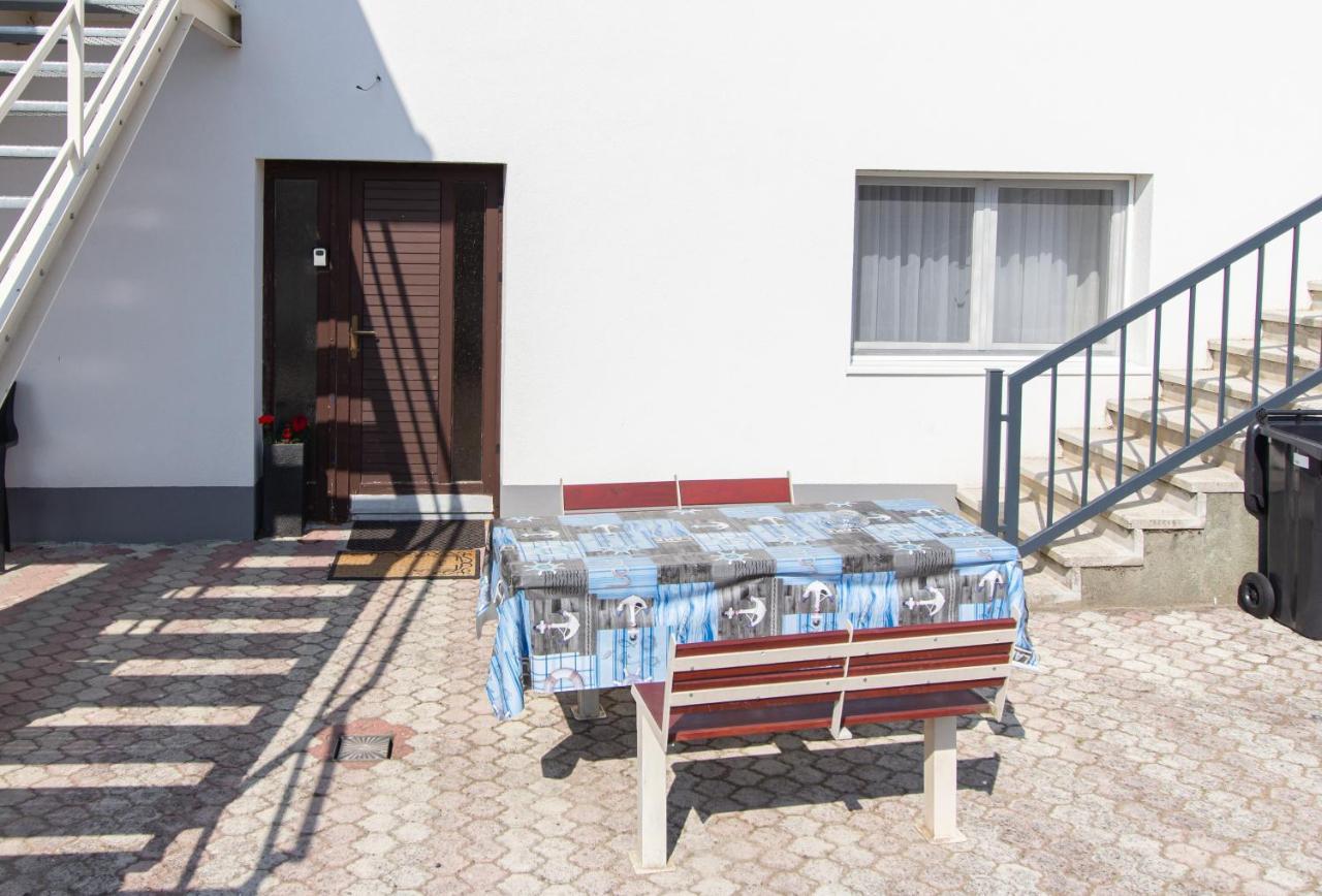 Deli Terasz B Apartman Free Parking, Self-Check-In Anytime Gyor Exterior photo